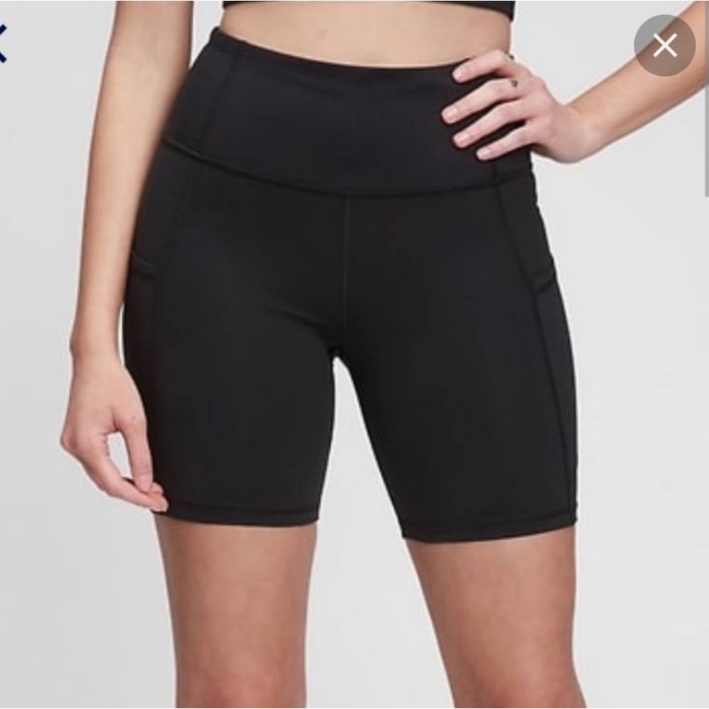 Gapfit blackout technology 7in bike shorts- women’s medium- NWT- black